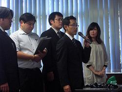 高46回代表藤田さん他当番学年幹事より「2014年新春のつどい」への意気込み、チケット販売への協力要請がありました。